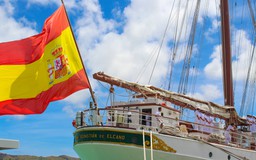 Tàu huấn luyện Tây Ban Nha đến đảo Guam, lặp lại hành trình vòng quanh thế giới 500 năm trước