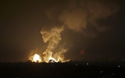Israel không kích dữ dội tại Gaza nhằm đáp trả vụ phóng rốc két