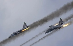Chiến sự đến chiều 13.8: Ukraine nói bắn hạ Su-25 của Nga