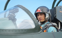 Thanh Sơn, Bình An mặc trang phục phi công trên máy bay chiến đấu ,‘fan’ phấn khích