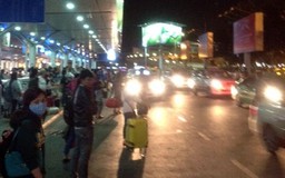 Bát nháo xếp hàng đón taxi tại sân bay Tân Sơn Nhất