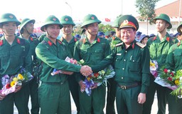 Hàng ngàn thanh niên nô nức lên đường nhập ngũ