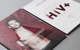 Tạp chí in bằng máu nhiễm HIV