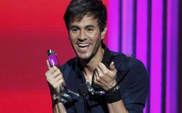 Enrique Iglesias bị bắt vì muốn làm quái xế