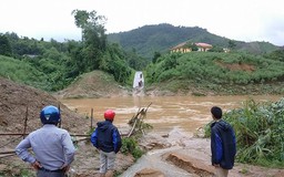 Lốc xoáy gây thiệt hại ở Quảng Trị, trung tâm Pa Nang bị chia cắt