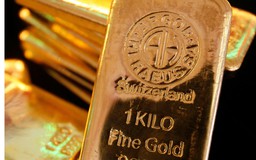 Đồng USD mạnh khiến giá vàng tiếp tục giảm