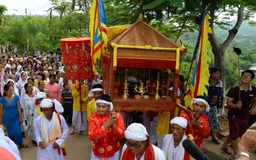Lễ rước y phục thần Pô sah Inư ở Bình Thuận