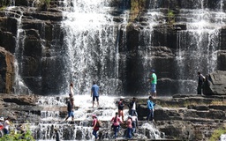 Một du khách nước ngoài mất tích tại thác Pongour