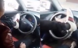 Dân mạng sốc khi xem tài xế lái ô tô bằng một chân