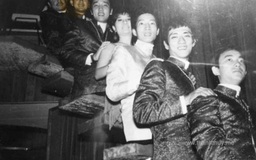 Phòng trà ca nhạc Sài Gòn xưa: Bà bầu ra tòa vì... nốt ruồi dưới chân?