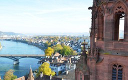 Basel đóa hoa bên dòng sông Rhine