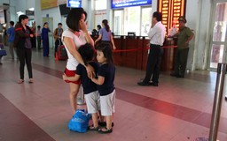 Sài Gòn ‘kẹt cứng’, nhiều hành khách khóc nức nở vì trễ tàu tết