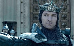 Jude Law tàn ác trong trailer 'King Arthur'