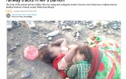 Đau lòng cảnh bé trai 17 tháng tuổi bú sữa từ người mẹ đã mất ở Ấn Độ