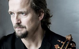 Nghệ sĩ violin Christian Tetzlaff trình diễn cùng dàn nhạc giao hưởng NHK