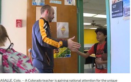 Thầy giáo Mỹ với cái bắt tay 'mỗi ngày đến trường là một niềm vui'