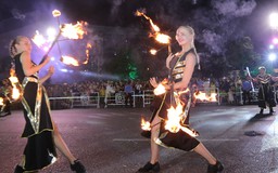 Múa lửa khuấy động lễ hội carnival đường phố Đà Nẵng