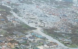 Bờ Đông Mỹ 'nín thở' đón siêu bão