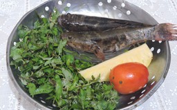 Hương vị quê hương: Ấm lòng cá bống tượng nấu canh rau răm