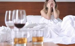5 dấu hiệu 'tố cáo' bạn có thể bị dị ứng rượu, chớ coi thường!