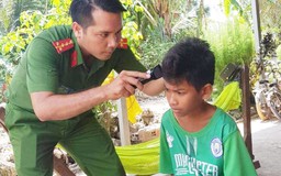 Chuyện tử tế: Đại úy công an hết lòng với trẻ em nghèo
