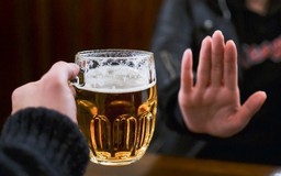 Ép người khác uống rượu bia có thể bị phạt đến 3 triệu đồng