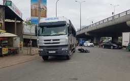 TP.HCM: Xe máy va chạm xe tải, vợ tử vong, chồng bị thương nặng