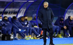 HLV Mourinho đã 'biến mất' tại Zagreb