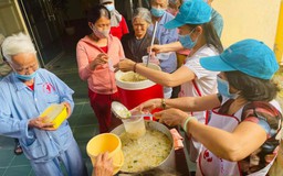 Vượt qua Covid-19: Nồi cháo tình thương giữa mùa Covid-19