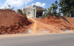 Nhà dân bị ảnh hưởng vì thi công QL24