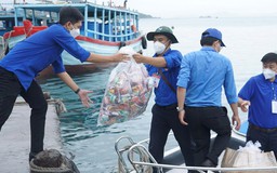 Mang quà Tết Trung thu đến với trẻ em xã đảo