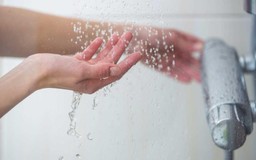Những lợi ích không ngờ của thói quen tắm nước lạnh