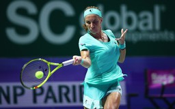 WTA Finals 2016: ĐKVĐ Radwanska thất bại trong trận ra quân