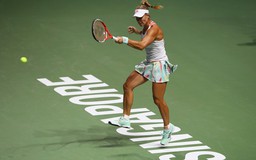 WTA Finals 2016: Kerber đánh bại Halep để gần với vòng bán kết