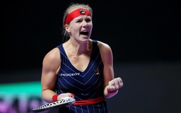 WTA Finals 2019: 'Kẻ thế vai' Bertens đánh bại tay vợt số 1 thế giới