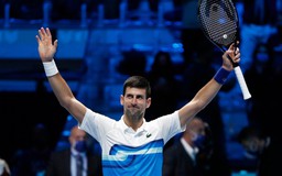 Djokovic thể hiện đẳng cấp, Tsitsipas thất bại trong trận ra quân ở ATP Finals