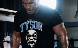 Sức mạnh và tốc độ đáng sợ của huyền thoại Mike Tyson ở tuổi 55