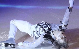 Vận động viên trượt băng Olympic Nga ngã đập đầu trên sân băng