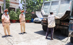 Vĩnh Long: Phạt cả tài xế và chủ xe đầu kéo chở quá tải, cơi nới thùng