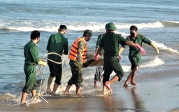 Vẫn chưa tìm thấy thi thể ngư dân được buộc vào phao thả trôi trên biển