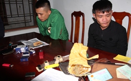 CSGT Quảng Bình phát hiện tài xế dương tính với ma túy, trữ nhiều hung khí