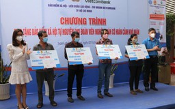 TP.HCM: Tặng sổ BHXH tự nguyện cho đoàn viên nghiệp đoàn khó khăn