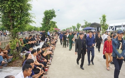 Người dân đổ về nơi an táng Chủ tịch nước Trần Đại Quang mỗi lúc một đông