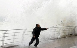 Sẽ cấm chụp hình 'tự sướng' sau hàng loạt vụ chết người ở Mumbai