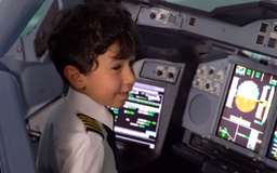 Cậu bé 6 tuổi được hãng hàng không mời làm phi công