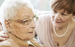 5 mẹo chăm sóc người già bị chứng mất trí nhớ vào ngày Tết