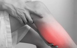 Cơn đau chân đến đột ngột, tái đi tái lại cảnh báo bệnh gì?