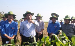 Anh Nguyễn Đắc Vinh thăm mô hình đoàn viên sản xuất giỏi tại Đồng Nai