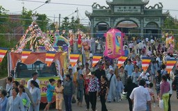 Bạc Liêu: Mỗi ngày có khoảng 5.000 người đến vía Phật Bà Nam Hải