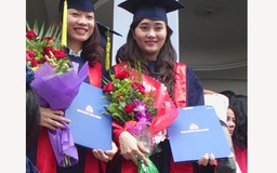 Hiệu trưởng 'gửi gắm' Biển Đông cho sinh viên trong lễ tốt nghiệp